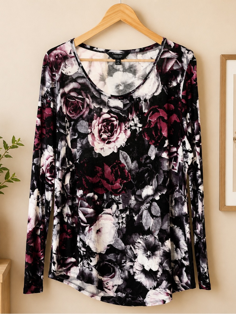 Floral Long-Sleeve Scoop Neck Top - Black & Wine